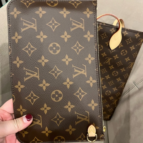 Louis Vuitton Carry It Monogram Shoulder Bag tote New w pouch/dust bag! 2 in 1 - Picture 8 of 10